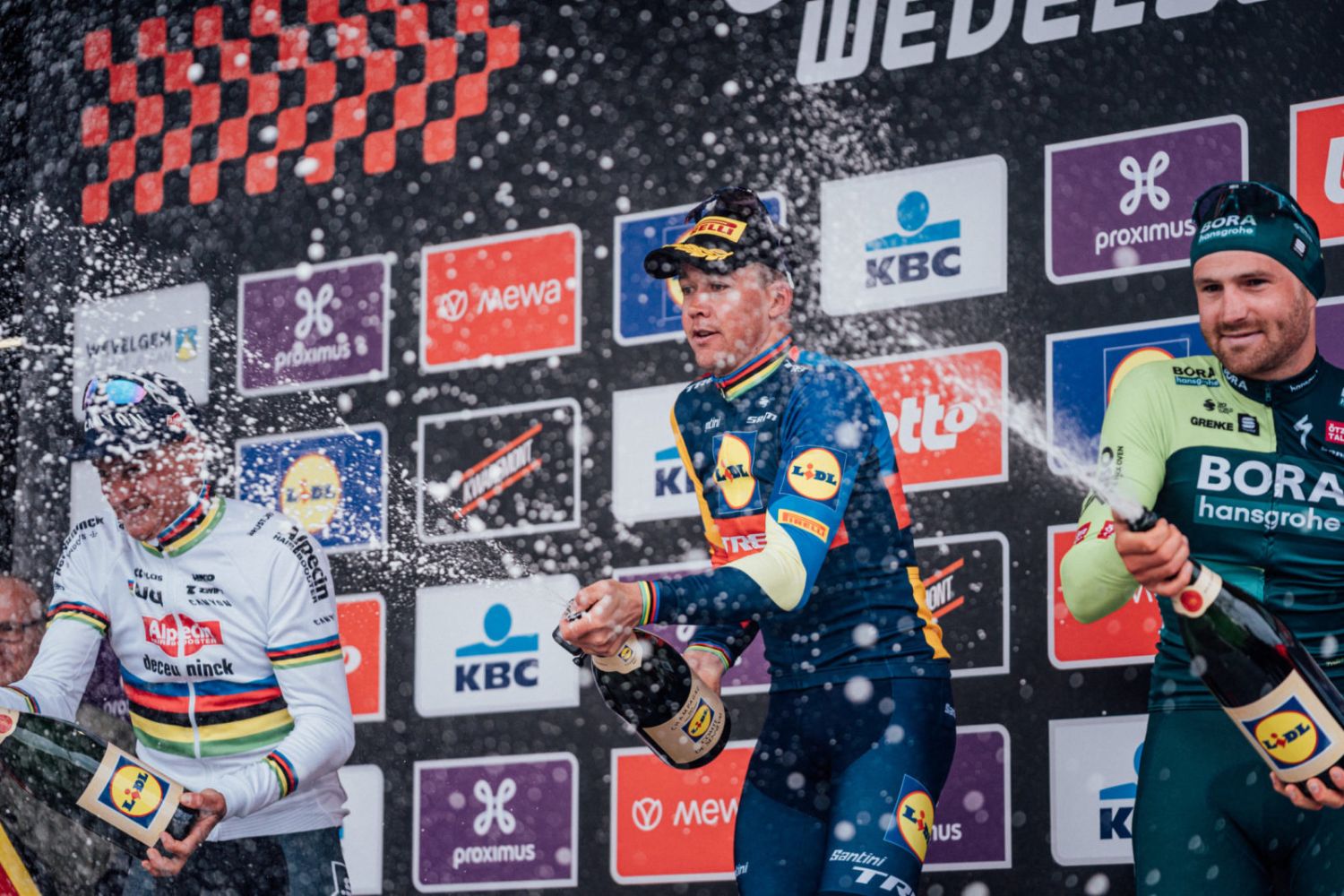 1_badfe994-ec4c-4712-881a-