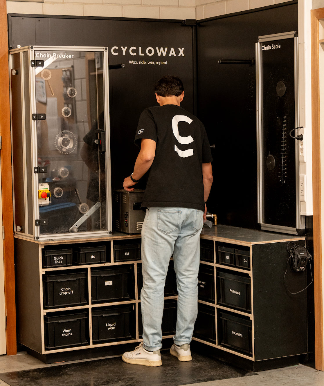 How the Lidl-Trek pros prep their chains – Cyclowax